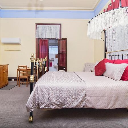 Warwick Settlers Inn Ngoại thất bức ảnh