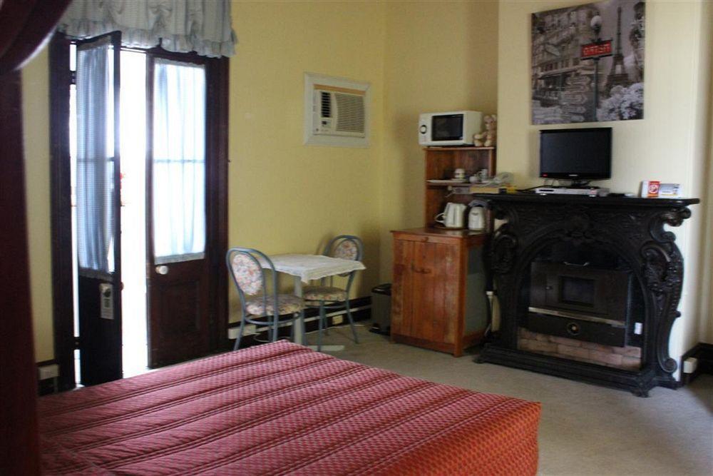 Warwick Settlers Inn Ngoại thất bức ảnh