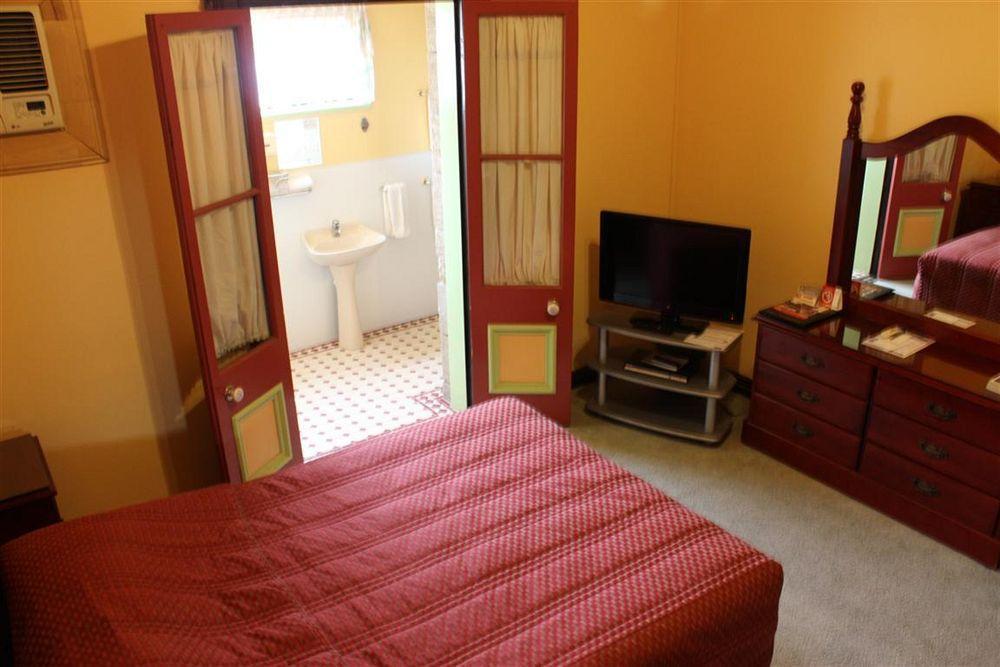 Warwick Settlers Inn Ngoại thất bức ảnh