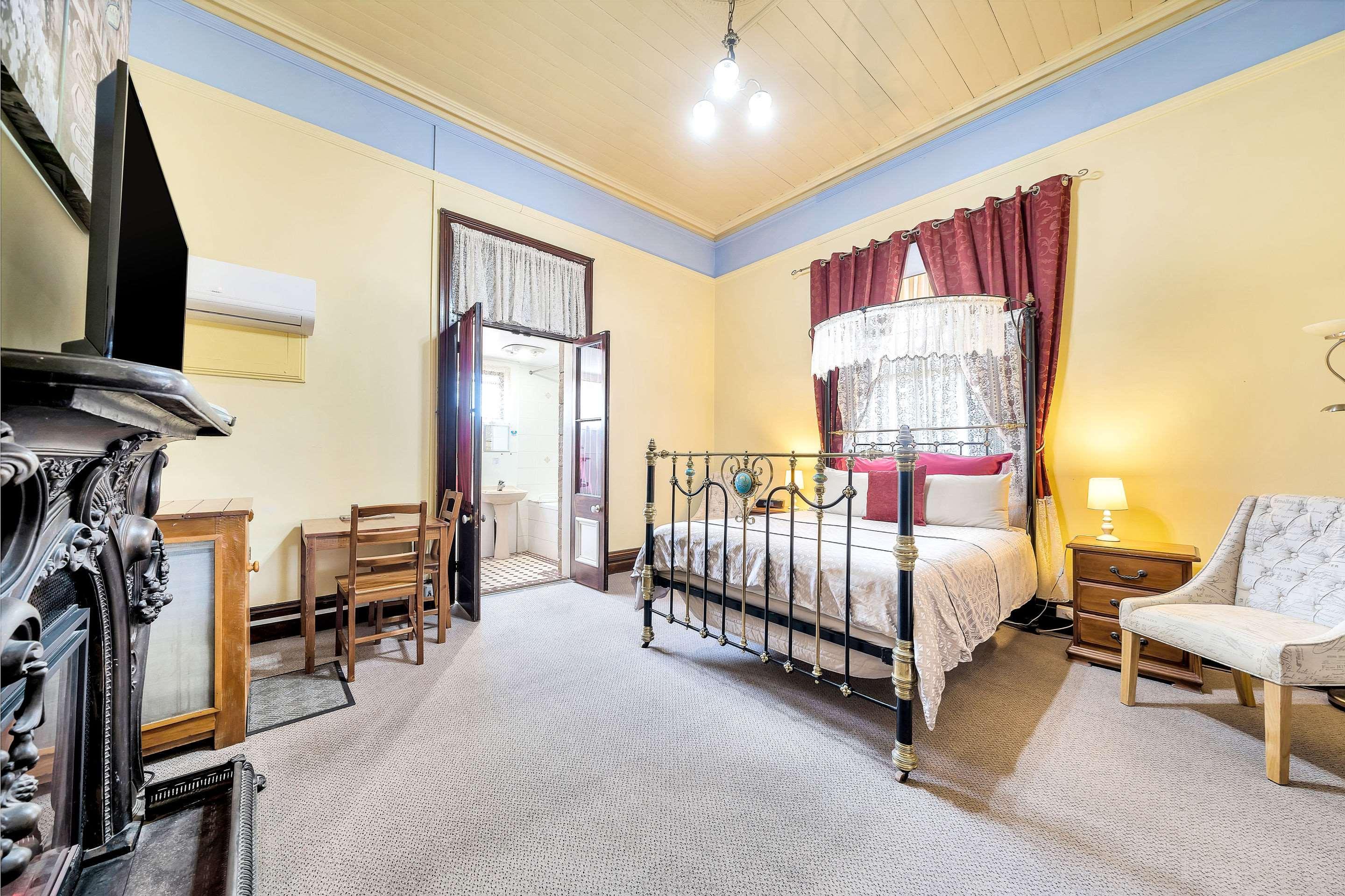 Warwick Settlers Inn Ngoại thất bức ảnh