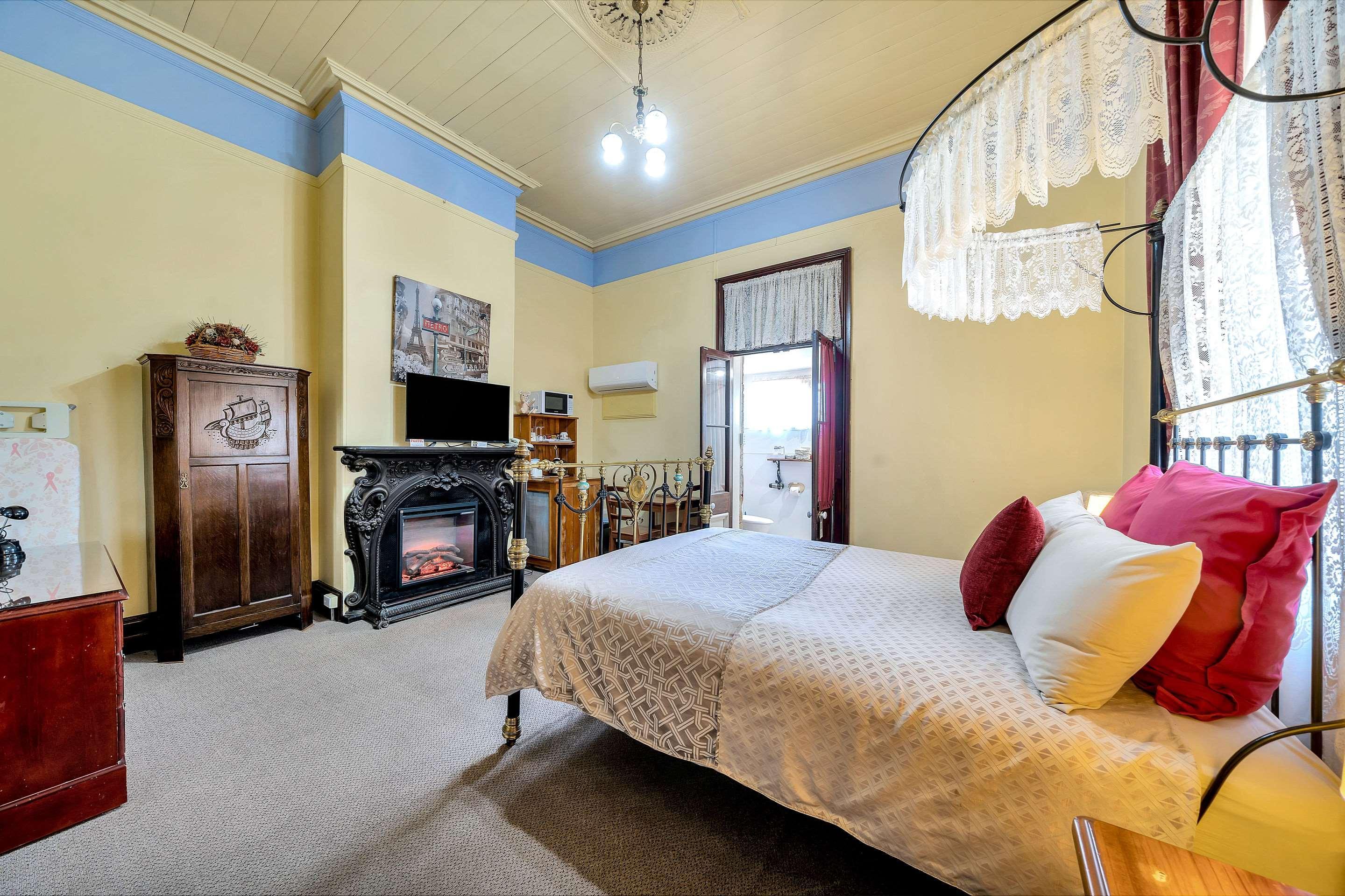 Warwick Settlers Inn Ngoại thất bức ảnh