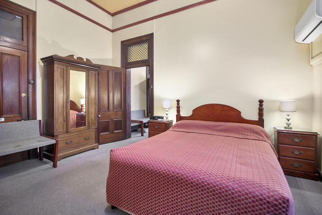 Warwick Settlers Inn Ngoại thất bức ảnh