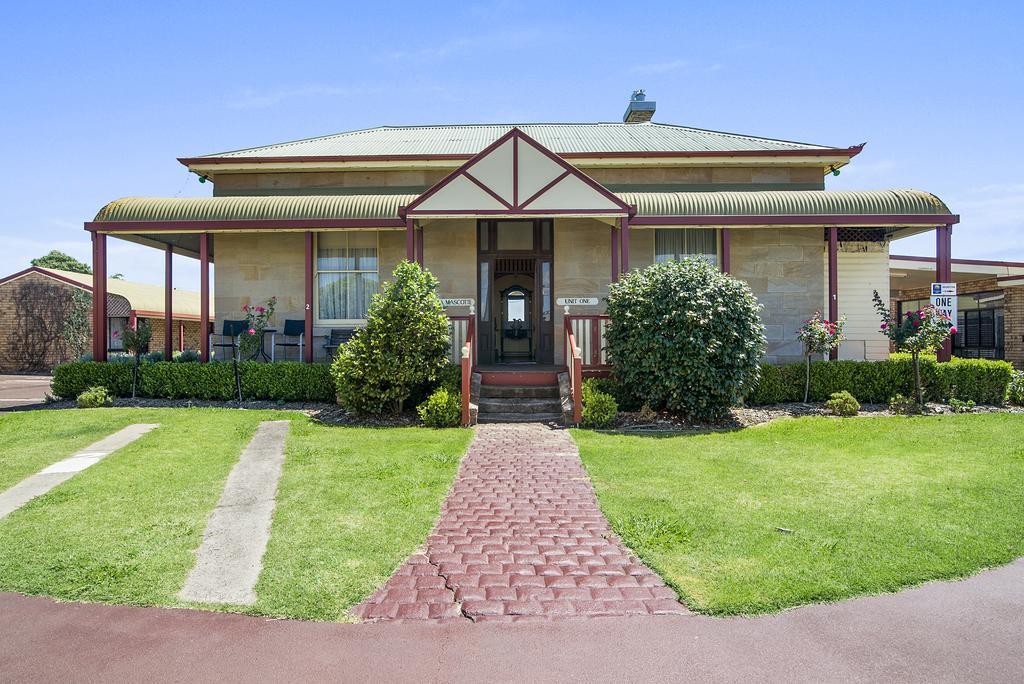 Warwick Settlers Inn Ngoại thất bức ảnh