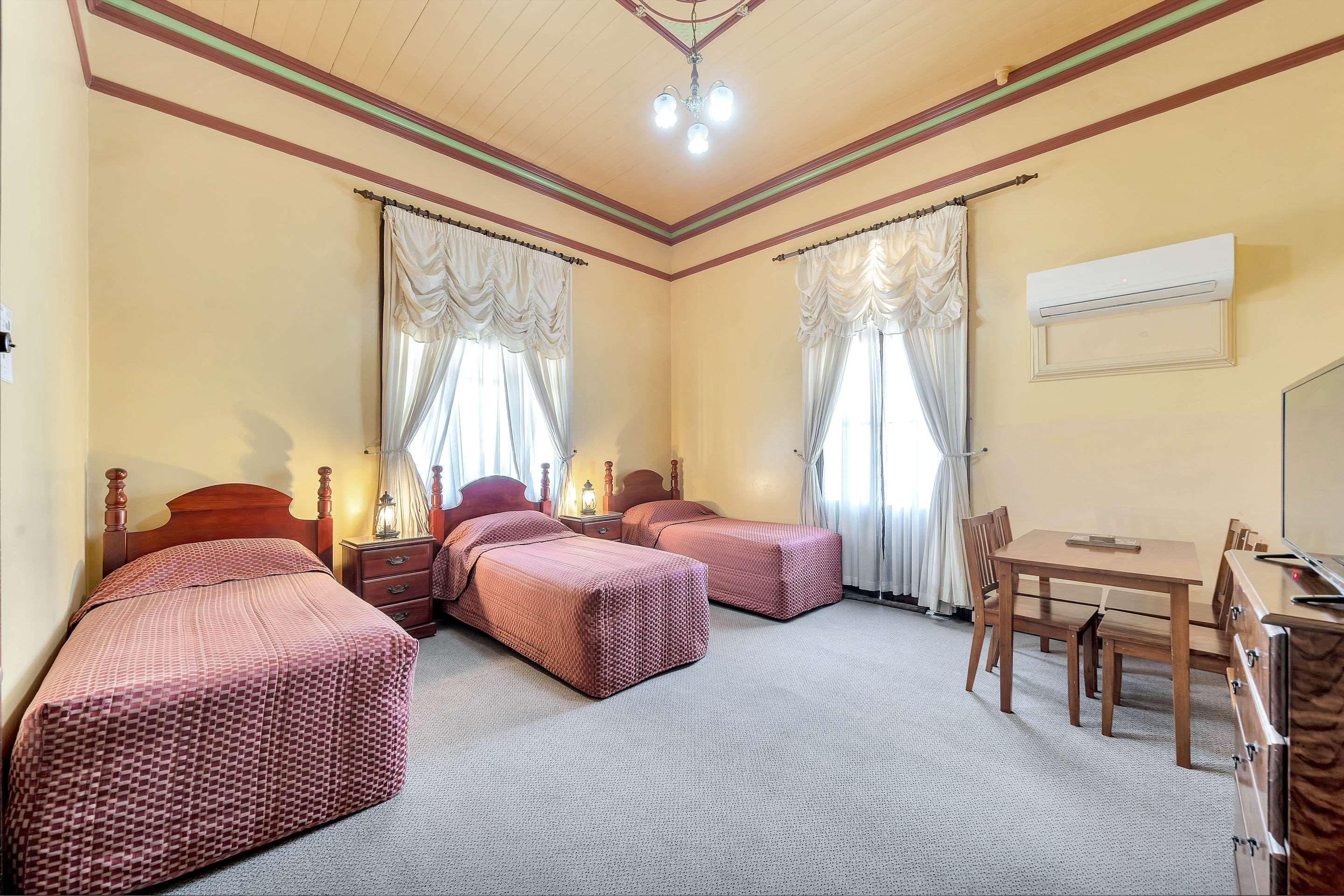 Warwick Settlers Inn Ngoại thất bức ảnh