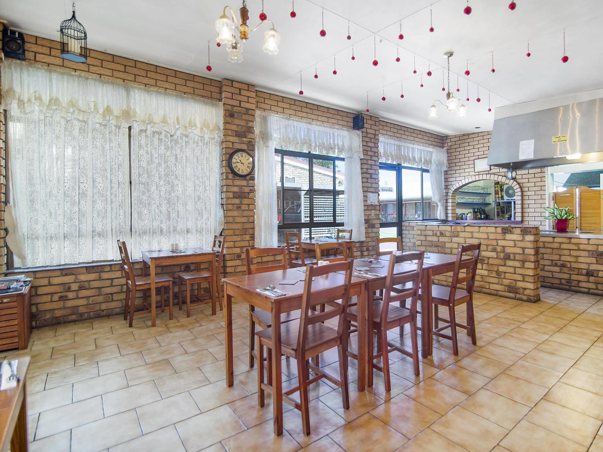Warwick Settlers Inn Ngoại thất bức ảnh